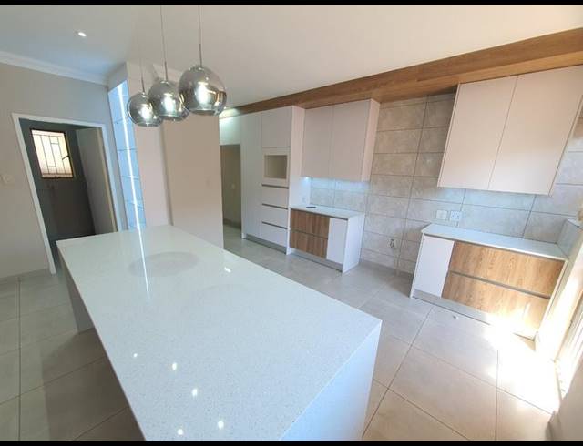 6 BEDROOM HOUSE FOR SALE IN WONDERBOOM